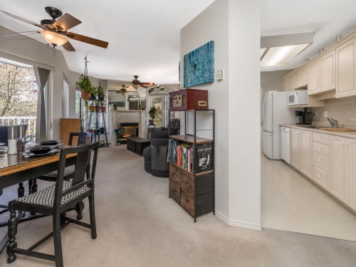 203-33669 2Nd Avenue, Mission, BC - Indoor Photo Showing Kitchen