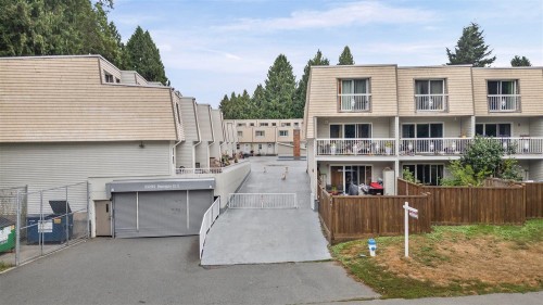 4-33293 Bourquin Crescent E, Abbotsford, BC - Outdoor