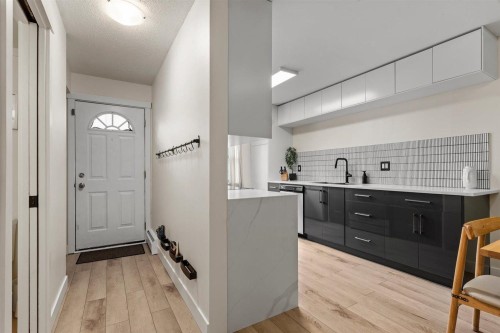 4-33293 Bourquin Crescent E, Abbotsford, BC - Indoor