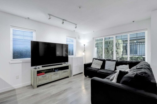 108-13958 108 Avenue, Surrey, BC - Indoor Photo Showing Living Room