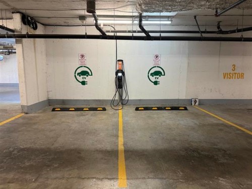 108-13958 108 Avenue, Surrey, BC - Indoor Photo Showing Garage