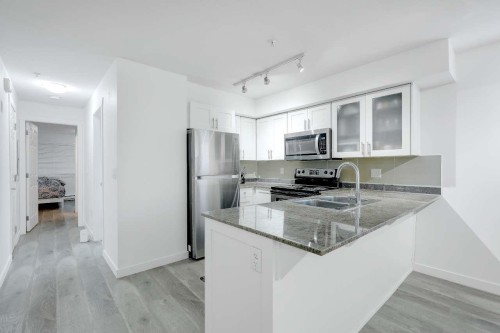 108-13958 108 Avenue, Surrey, BC - Indoor Photo Showing Kitchen With Double Sink