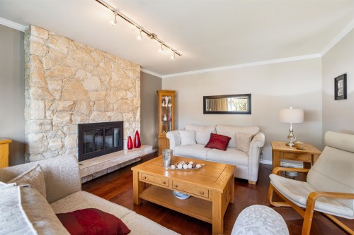 11169 Mason Place, Delta, BC - Indoor Photo Showing Living Room With Fireplace
