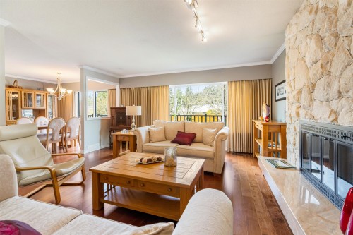 11169 Mason Place, Delta, BC - Indoor Photo Showing Living Room With Fireplace