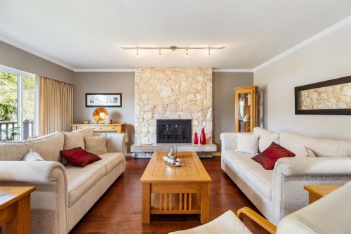 11169 Mason Place, Delta, BC - Indoor Photo Showing Living Room With Fireplace