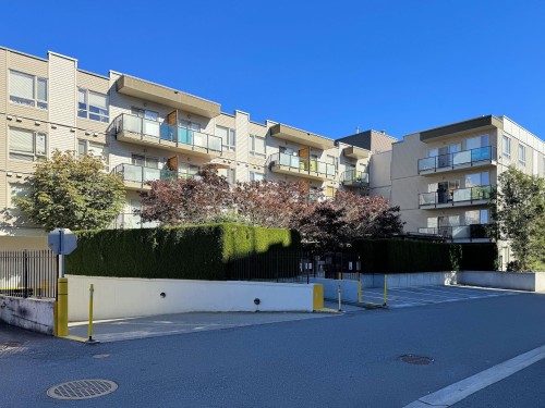 414 20460 Douglas Crescent, Langley, BC - Outdoor