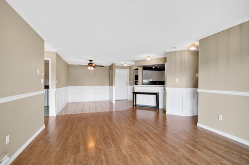 212-32044 Old Yale Road, Abbotsford, BC - Indoor Photo Showing Kitchen