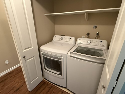 36-3115 Trafalgar Street, Abbotsford, BC - Indoor Photo Showing Laundry Room