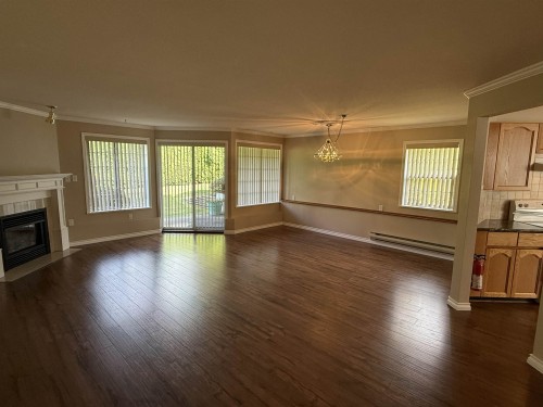 36-3115 Trafalgar Street, Abbotsford, BC - Indoor Photo Showing Living Room With Fireplace