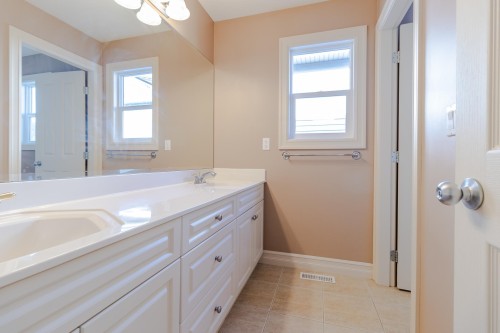 36456 Auguston Parkway E, Abbotsford, BC - Indoor Photo Showing Bathroom