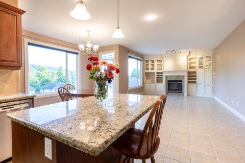 36456 Auguston Parkway E, Abbotsford, BC - Indoor With Fireplace
