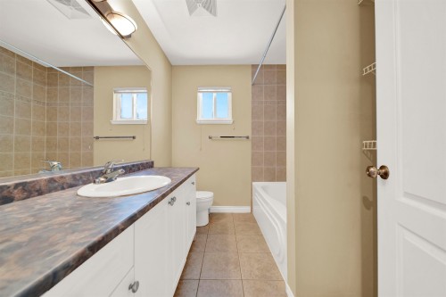 16773 63 Avenue, Surrey, BC - Indoor Photo Showing Bathroom