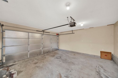 16773 63 Avenue, Surrey, BC - Indoor Photo Showing Garage