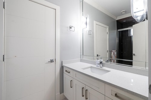 8295 110 Street, Delta, BC - Indoor Photo Showing Bathroom