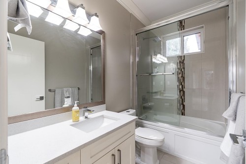 8295 110 Street, Delta, BC - Indoor Photo Showing Bathroom
