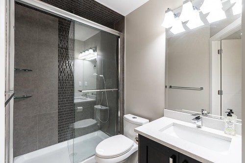 8295 110 Street, Delta, BC - Indoor Photo Showing Bathroom