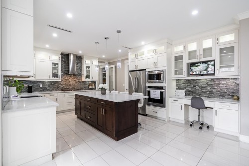 8295 110 Street, Delta, BC - Indoor Photo Showing Kitchen With Upgraded Kitchen
