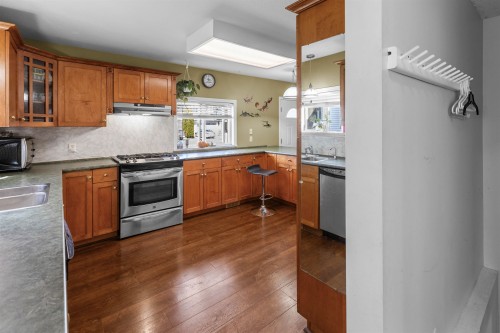 32622 Egglestone Avenue, Mission, BC - Indoor Photo Showing Kitchen