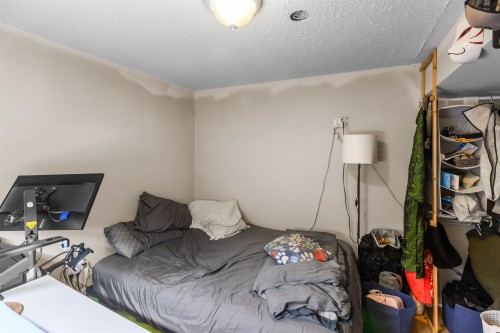 32622 Egglestone Avenue, Mission, BC - Indoor Photo Showing Bedroom