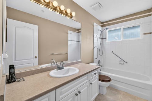 17839 68Th Avenue, Surrey, BC - Indoor Photo Showing Bathroom