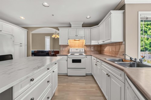 17839 68Th Avenue, Surrey, BC - Indoor Photo Showing Kitchen With Double Sink