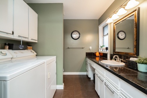 34866 Everson Place, Abbotsford, BC - Indoor Photo Showing Laundry Room
