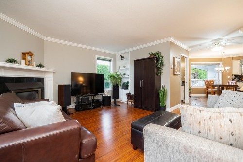 34866 Everson Place, Abbotsford, BC - Indoor Photo Showing Living Room With Fireplace