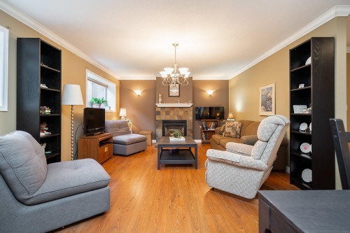 34866 Everson Place, Abbotsford, BC - Indoor Photo Showing Living Room With Fireplace