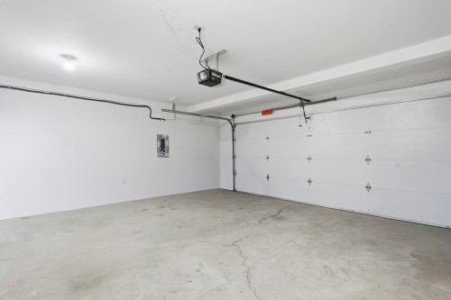 33497 11 Avenue, Mission, BC - Indoor Photo Showing Garage