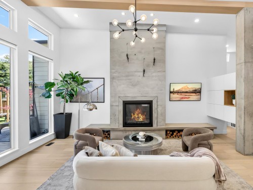 20261 41 Avenue, Langley, BC - Indoor Photo Showing Living Room With Fireplace