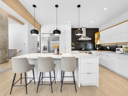 20261 41 Avenue, Langley, BC - Indoor Photo Showing Kitchen With Upgraded Kitchen