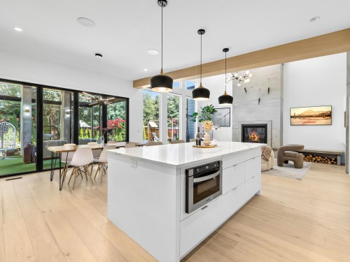 20261 41 Avenue, Langley, BC - Indoor Photo Showing Kitchen With Upgraded Kitchen