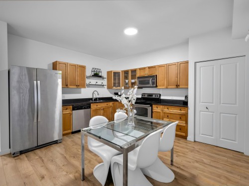 20261 41 Avenue, Langley, BC - Indoor Photo Showing Kitchen