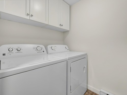 20261 41 Avenue, Langley, BC - Indoor Photo Showing Laundry Room
