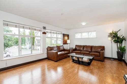 62-6450 199 Street, Langley, BC - Indoor Photo Showing Living Room