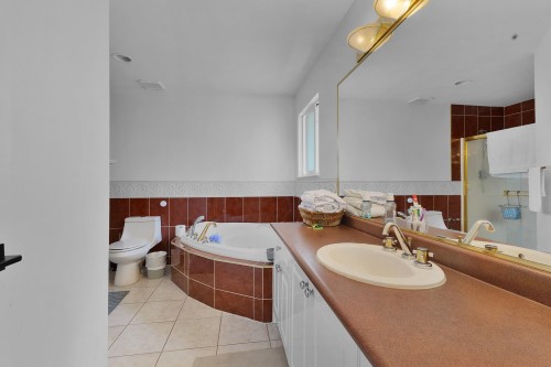 9928 116 Street, Surrey, BC - Indoor Photo Showing Bathroom