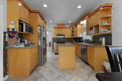 9928 116 Street, Surrey, BC - Indoor Photo Showing Kitchen