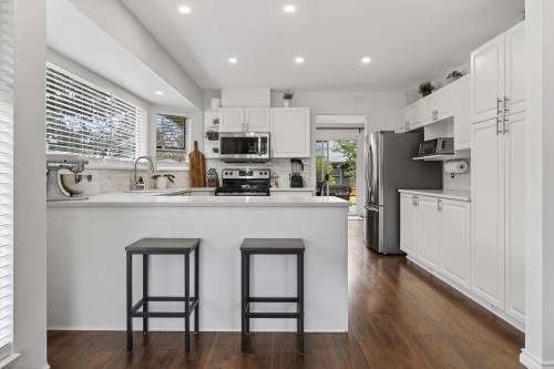 109-16080 82 Avenue, Surrey, BC - Indoor Photo Showing Kitchen