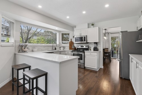 109-16080 82 Avenue, Surrey, BC - Indoor Photo Showing Kitchen
