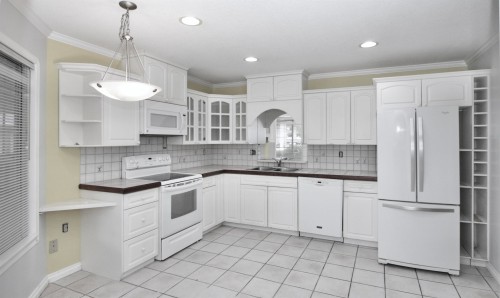 32-3055 Trafalgar Street, Abbotsford, BC - Indoor Photo Showing Kitchen With Double Sink