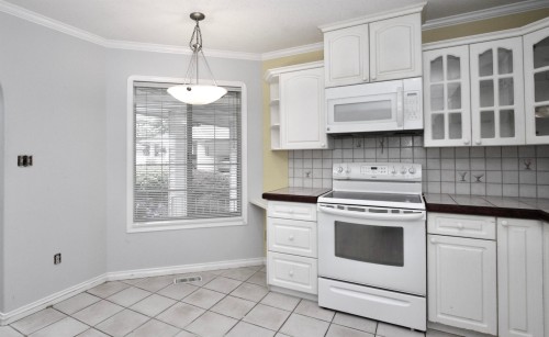 32-3055 Trafalgar Street, Abbotsford, BC - Indoor Photo Showing Kitchen
