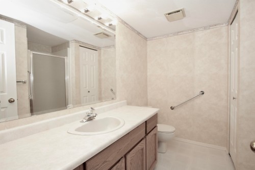 32-3055 Trafalgar Street, Abbotsford, BC - Indoor Photo Showing Bathroom