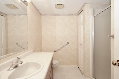 32-3055 Trafalgar Street, Abbotsford, BC - Indoor Photo Showing Bathroom