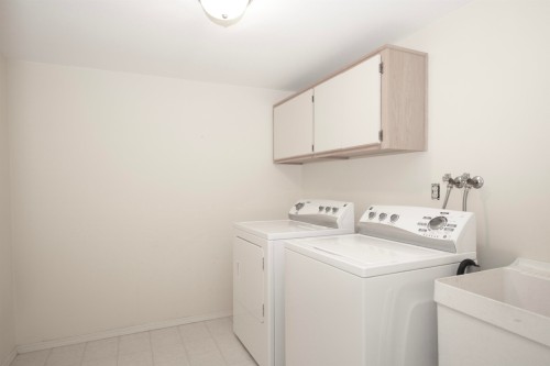 32-3055 Trafalgar Street, Abbotsford, BC - Indoor Photo Showing Laundry Room