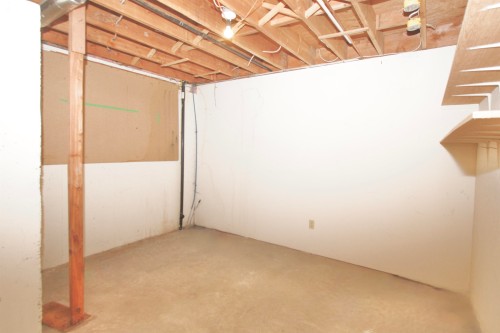 32-3055 Trafalgar Street, Abbotsford, BC - Indoor Photo Showing Basement