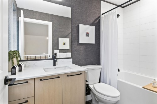 2855 Jersey Place, Abbotsford, BC - Indoor Photo Showing Bathroom