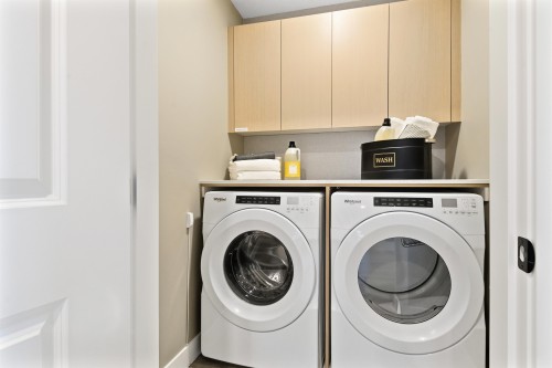 2855 Jersey Place, Abbotsford, BC - Indoor Photo Showing Laundry Room