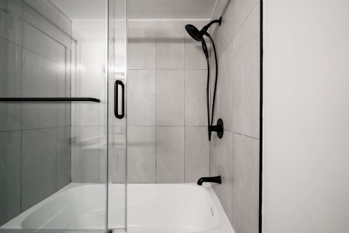 306-1526 George Street, White Rock, BC - Indoor Photo Showing Bathroom