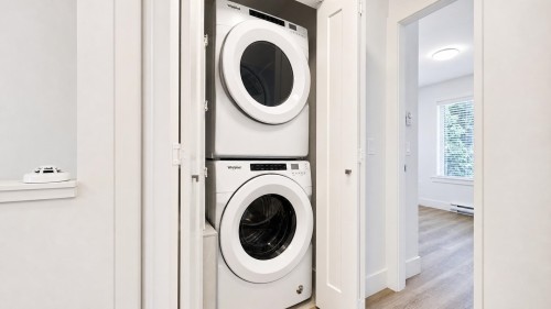 144-9718 161A Street, Surrey, BC - Indoor Photo Showing Laundry Room