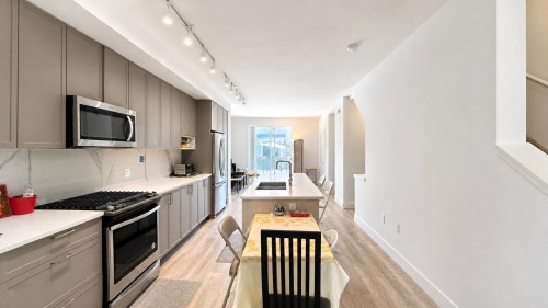 144-9718 161A Street, Surrey, BC - Indoor Photo Showing Kitchen With Upgraded Kitchen
